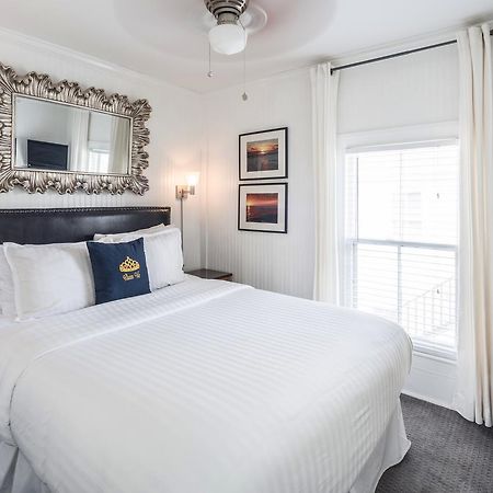 Queen Vic Guest House (Adults Only) Провинстаун Екстериор снимка