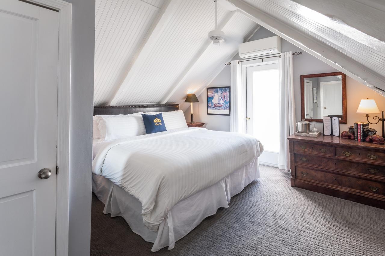 Queen Vic Guest House (Adults Only) Провинстаун Екстериор снимка