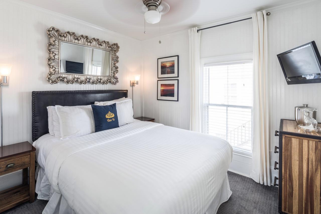 Queen Vic Guest House (Adults Only) Провинстаун Екстериор снимка